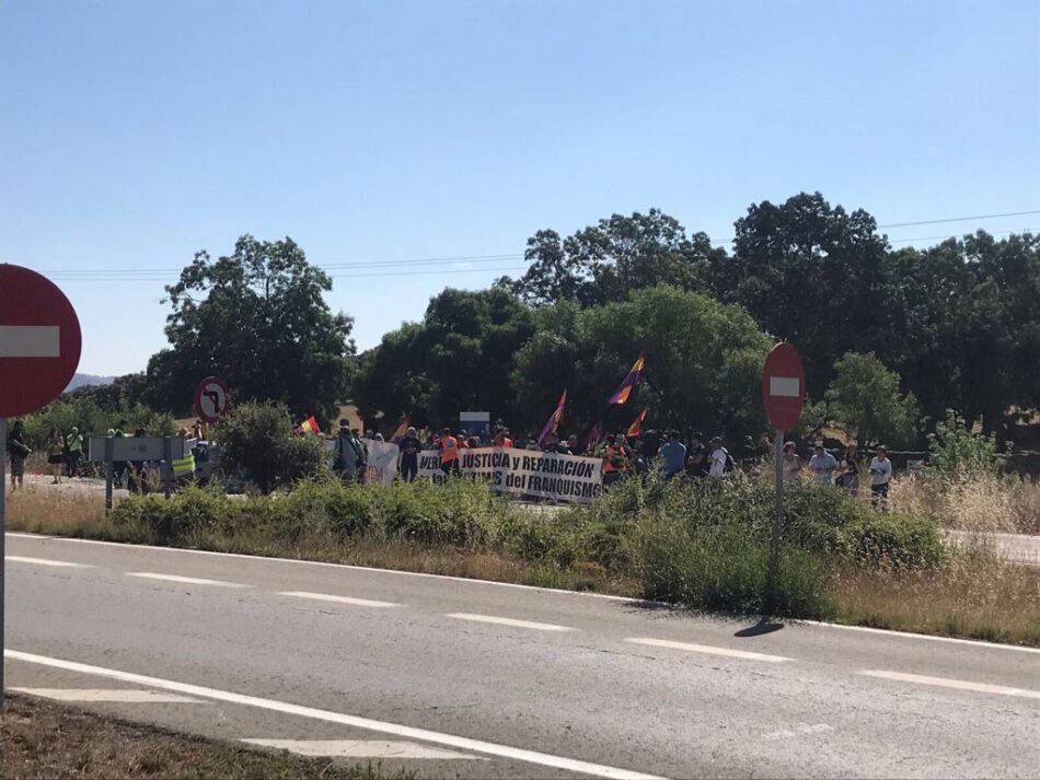 Concentración multitudinaria frente al Valle de los Caídos