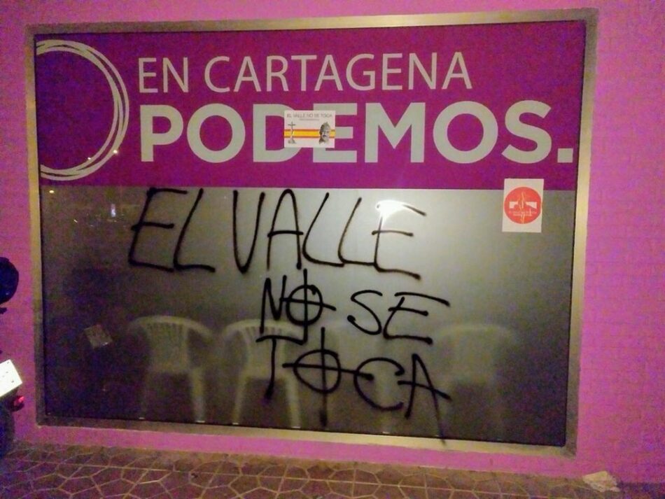 PCE y UJCE denuncian pegatinas y pintadas fascistas en su sede y en algunas calles de Cartagena