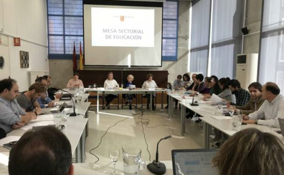 El gobierno de Murcia y las organizaciones sindicales de educación alcanzan un acuerdo sobre el profesorado interino