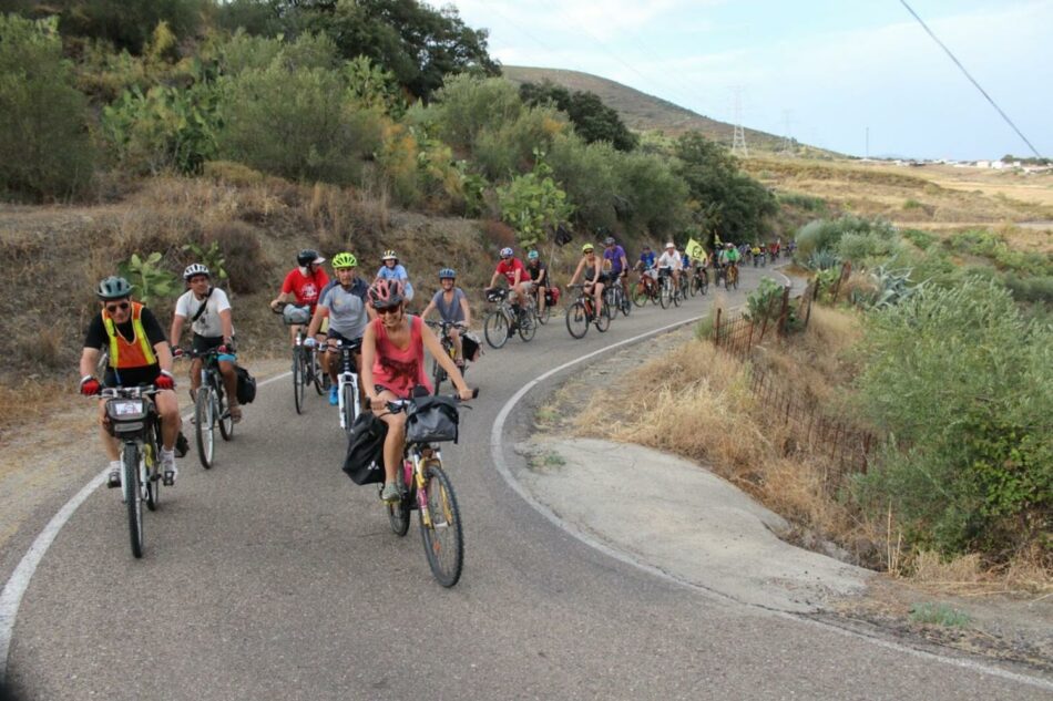 Concentración ciclista para pedir más protección para la Sierra de Guadarrama
