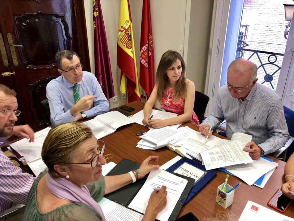 El Pleno del ayuntamiento de Murcia reprueba al alcalde por participar en un acto del PP sobre la llegada del AVE en superficie