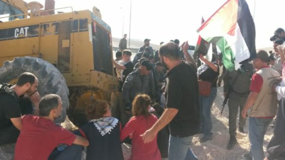 Israel inicia la demolición de Khan Al Ahmar empleando violencia contra manifestantes