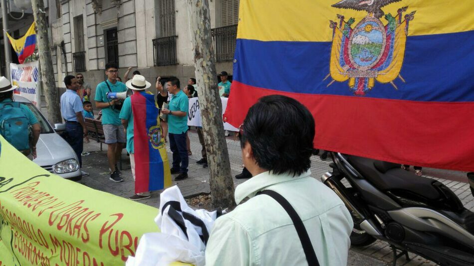 La comunidad ecuatoriana en Madrid se manifiesta contra la orden de detención de Correa