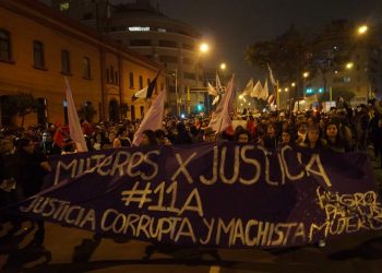 Las marchas contra la corrupción concluyen con enfrentamientos entre policía y manifestantes en Perú