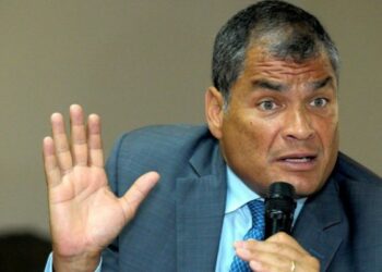 Justicia ecuatoriana ordena prisión preventiva para Rafael Correa