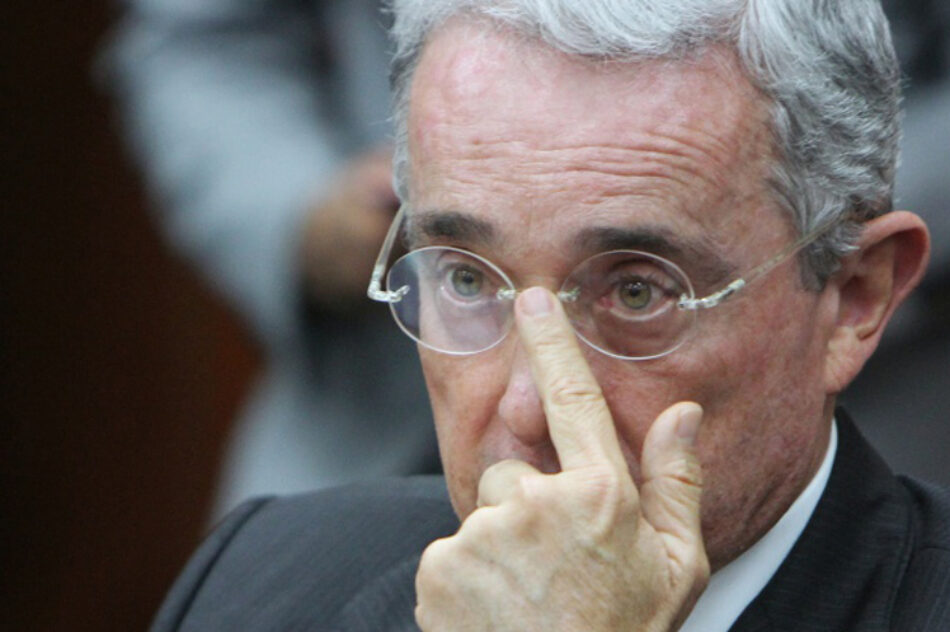 Maremoto político en Colombia por renuncia de Uribe al Congreso