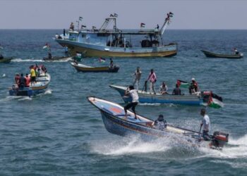 Israel abre fuego contra barcos que buscan romper asedio de Gaza