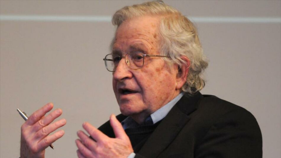 Noam Chomsky: Estados Unidos e Israel piensan en atacar a Irán