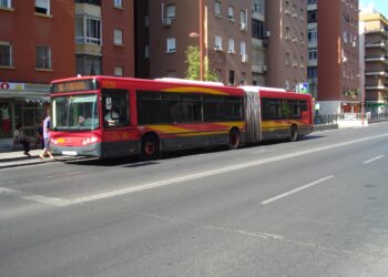 Participa Sevilla exige al Ayuntamiento que disponga de más servicios de autobuses