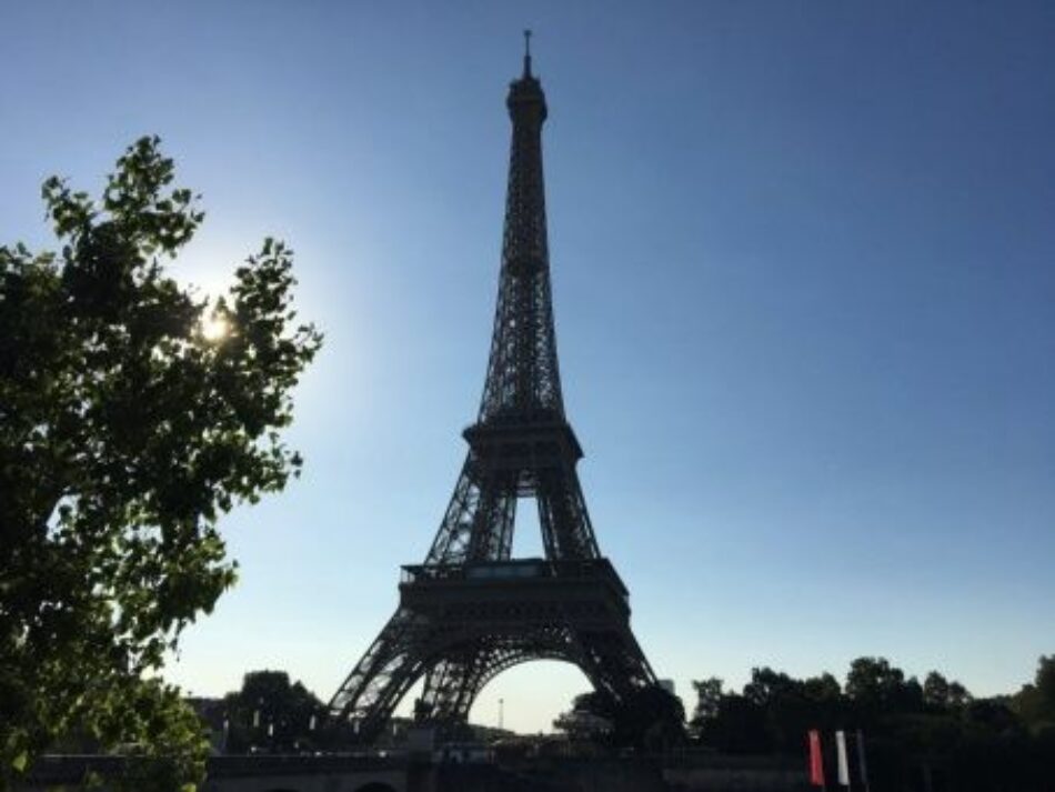 Francia: Huelga de trabajadores mantiene cerrada la torre Eiffel