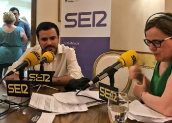 Alberto Garzón critica que PP y Ciudadanos estén utilizando la cuestión de la inmigración “para subirse a la ola racista de la extrema derecha europea”