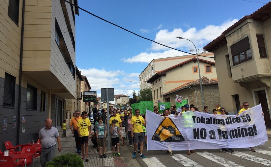 Más de mil personas se manifiestan en contra de un proyecto de cantera en el Valle de Tobalina