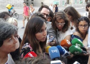 Unidos Podemos y el gobierno abordan la supresión del copago farmacéutico en la primera de sus reuniones bilaterales