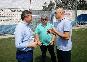 Lluvia de críticas al alcalde del PP en Cabana de Bergantiños José Muíño por permitir la instalación de una escalera de hormigón en el acceso al Castro de Borneiro