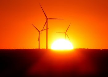 En Marea denuncia el «expolio del viento» favorecido por el PP tras la autorización ambiental al proyecto eólico Mouriños
