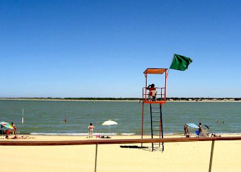 IU denuncia el lamentable estado de las playas de Sanlúcar