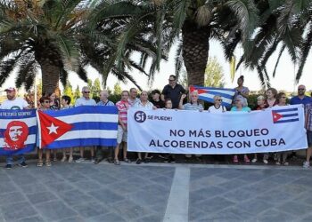 Acto de apoyo a Cuba y contra el bloqueo económico impuesto por EEUU organizado por Si Se Puede-Alcobendas