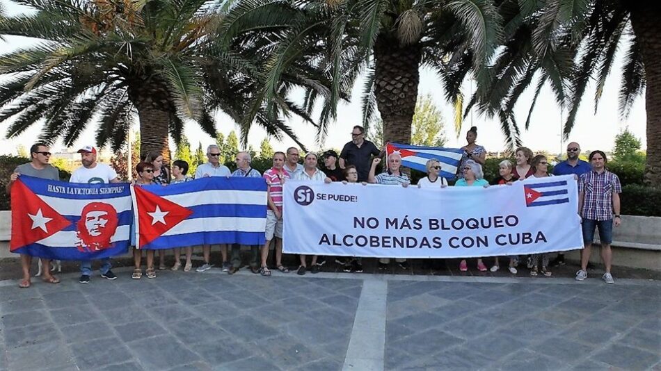 Acto de apoyo a Cuba y contra el bloqueo económico impuesto por EEUU organizado por Si Se Puede-Alcobendas