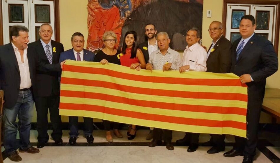 Parlamentarios dominicanos entregan una carta al embajador de España solicitando la libertad de los presos políticos catalanes
