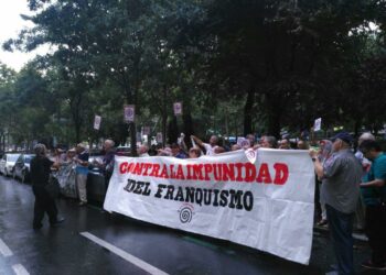 Colectivos memorialistas realizan un escrache a Antonio González Pacheco, “Billy el Niño”