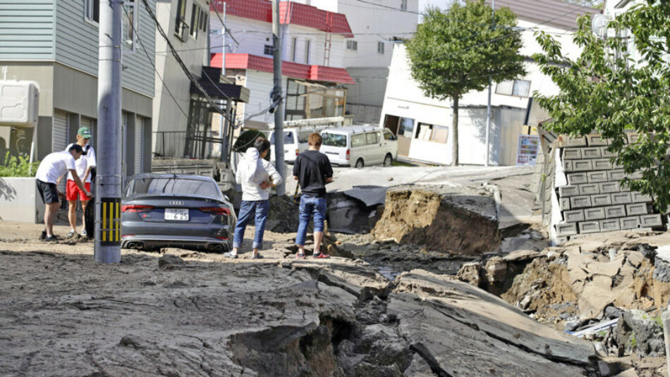 Al menos 8 muertos y 130 heridos en una serie de terremotos en Japón