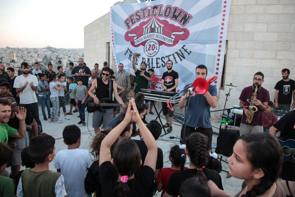 Iván Prado: “El Festiclown Palestina sirve para romper el muro de silencio, de oscuridad y de mentira que levanta la ocupación sionista sobre el pueblo Palestino”