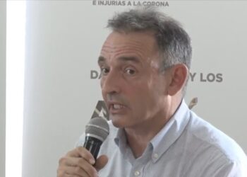 Enrique Santiago de “seria, rigurosa y bien trabajada” la propuesta económica trasladada al Gobierno
