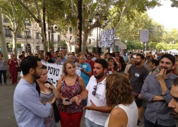 Los afectados por las irregularidades de Tussam vuelven a manifestarse en Sevilla
