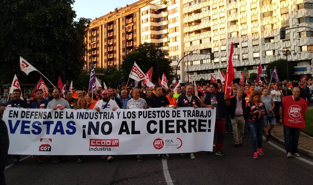 Miles de personas salen a las calles en León para protestas contra el ...