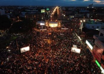 Bolivia. Masivas celebraciones en Santa Cruz, La Paz y Cochabamba por los 36 años de recuperación de la democracia y en apoyo a Evo Morales