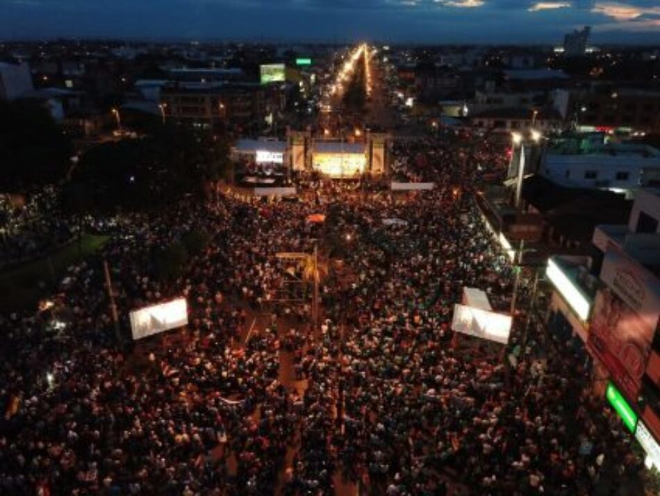 Bolivia. Masivas celebraciones en Santa Cruz, La Paz y Cochabamba por los 36 años de recuperación de la democracia y en apoyo a Evo Morales