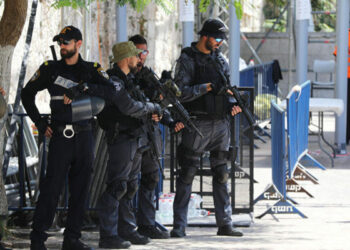 Autoridades de Israel detienen a dos altos cargos palestinos