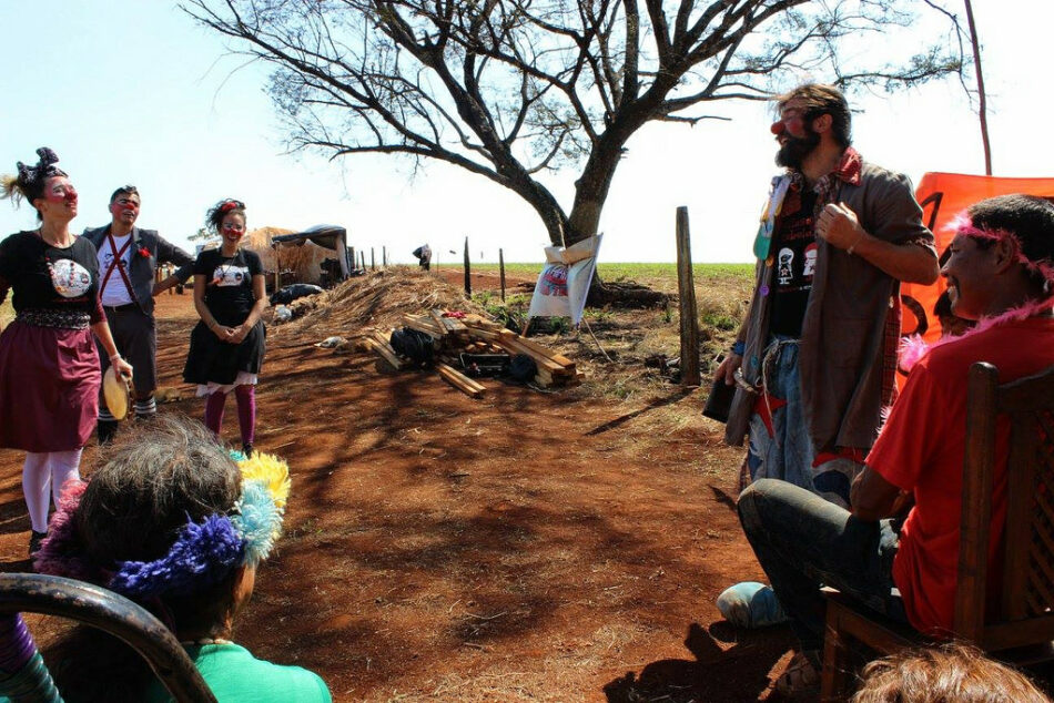 La segunda edición de Festiclown Pela Terra vuelve a unir a Pallasos en Rebeldía y	a Txarango