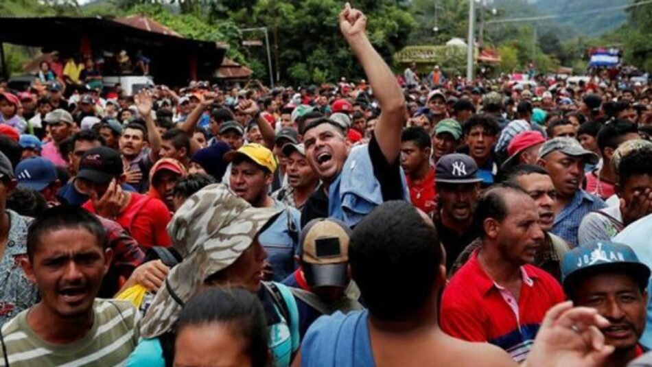 Caravana de migrantes hondureños ingresa a Guatemala