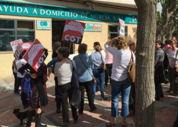 Las trabajadoras del servicio de Ayuda a Domicilio de Andalucía convocan una nueva movilización el 22 de abril