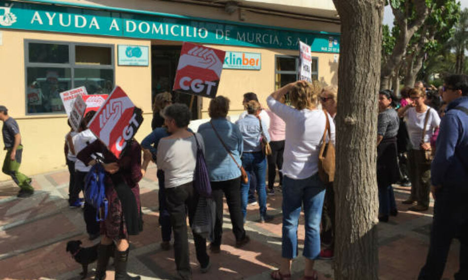 Las trabajadoras del servicio de Ayuda a Domicilio de Andalucía convocan una nueva movilización el 22 de abril