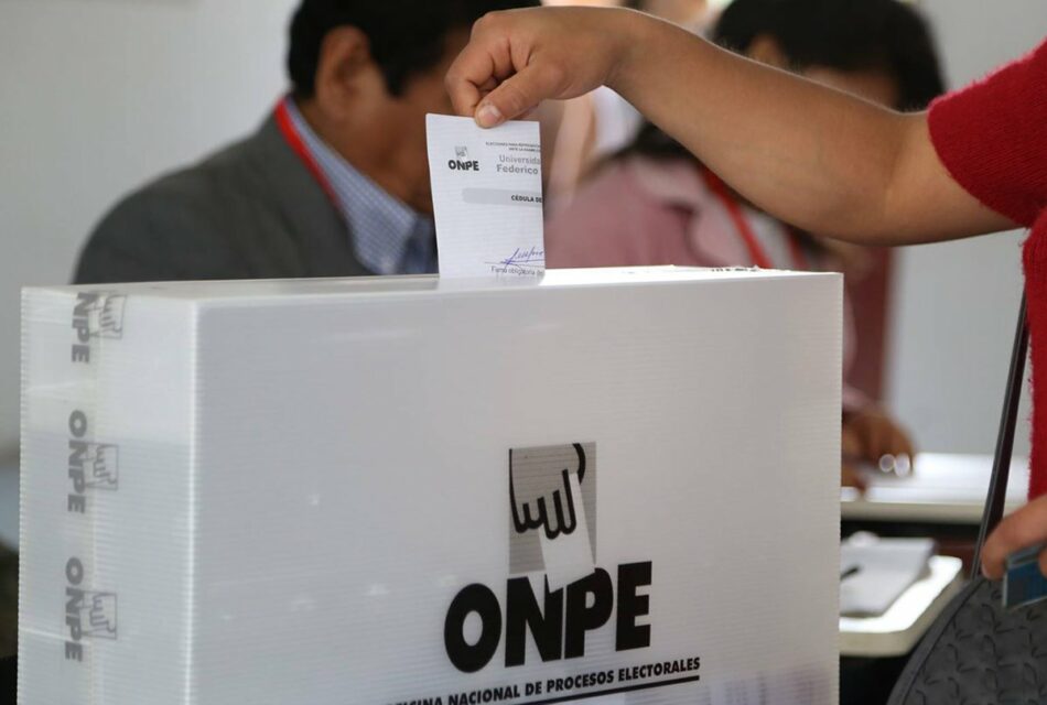 Perú celebra sus elecciones regionales atravesadas por la crisis política