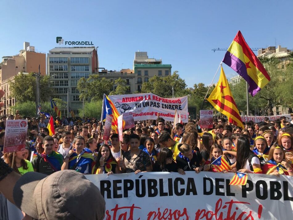 Els estudiants surten al carrer per denunciar que un any després de l’1-O l’Estat continua reprimint Catalunya