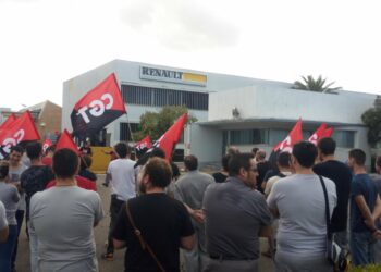 Primer día de huelga en la factoría de Renault en Sevilla