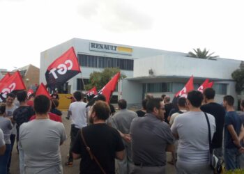 CGT se moviliza contra los despidos en Renault Sevilla