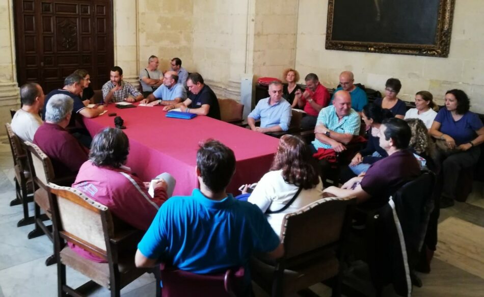 IU Sevilla exige al gobierno de Espadas que “destapone” la situación de los servicios adaptados de la plantilla municipal
