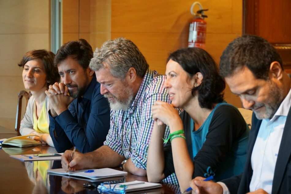 Unidos Podemos se reúne con el Gobierno para impulsar la Ley de cambio climático