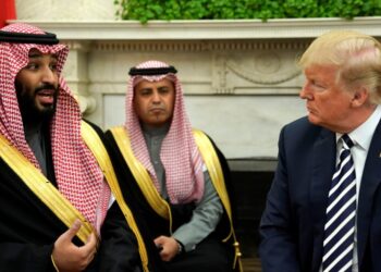 Senadores estadounidenses presionan a la administración de Trump para modificar su política hacia Arabia Saudí