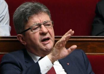 El líder izquierdista francés Jean-Luc Melenchon denuncia ofensiva política en su contra