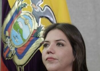 Fiscalía de Ecuador investiga acusación de corrupción contra vicepresidenta