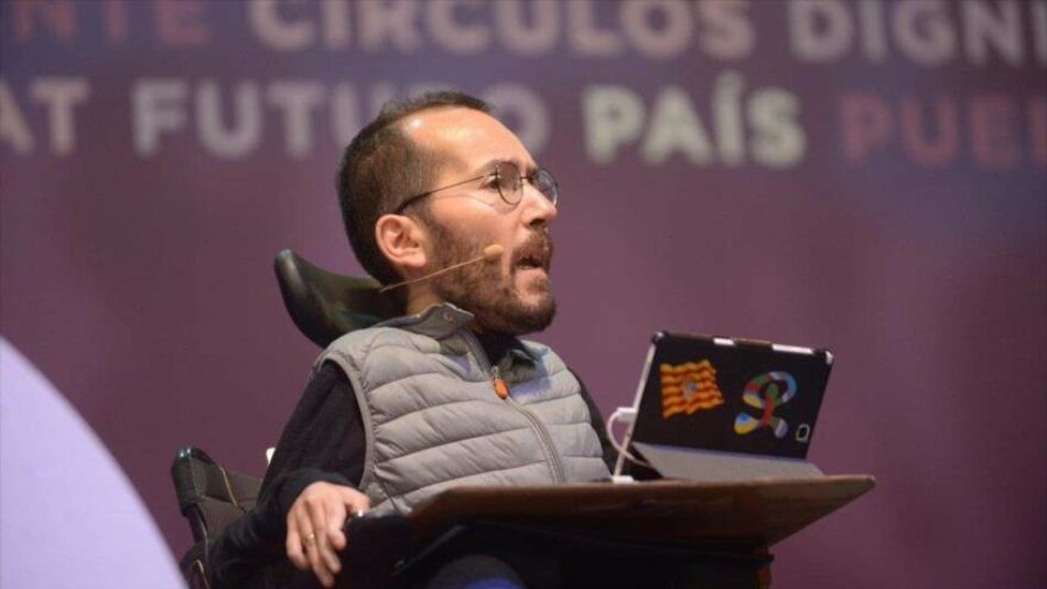 Echenique: «Juan Carlos I, rey emérito de mi país, charlando afablemente con Mohamed bin Salman. Esto sí que es humillar a España y a los españoles»