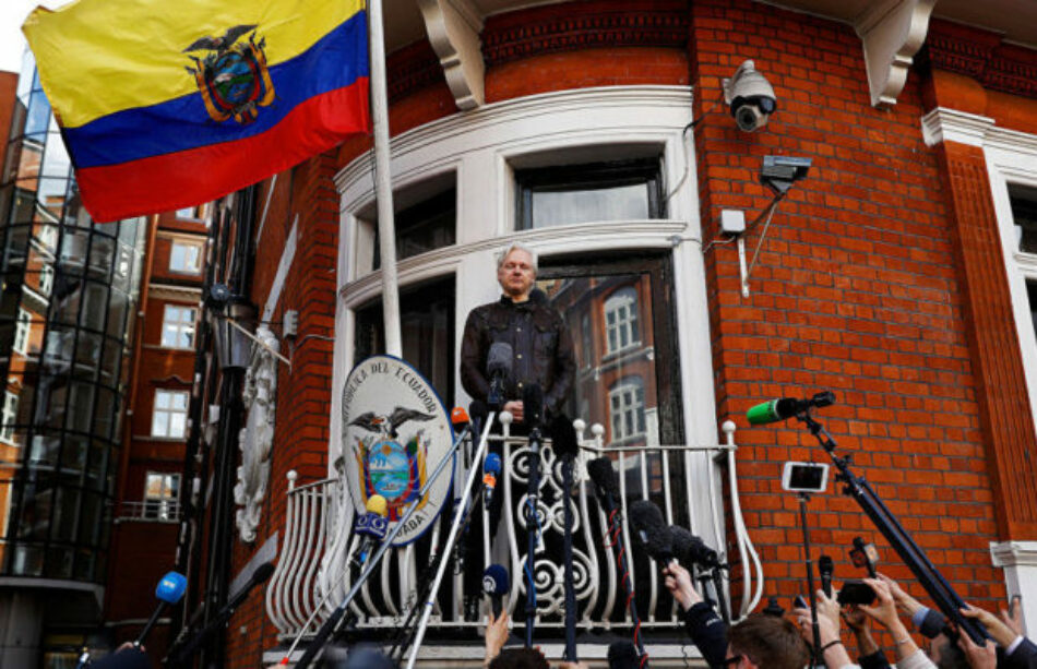Defensa de Assange: Cese de embajador ecuatoriano es parte de política para fin asilo