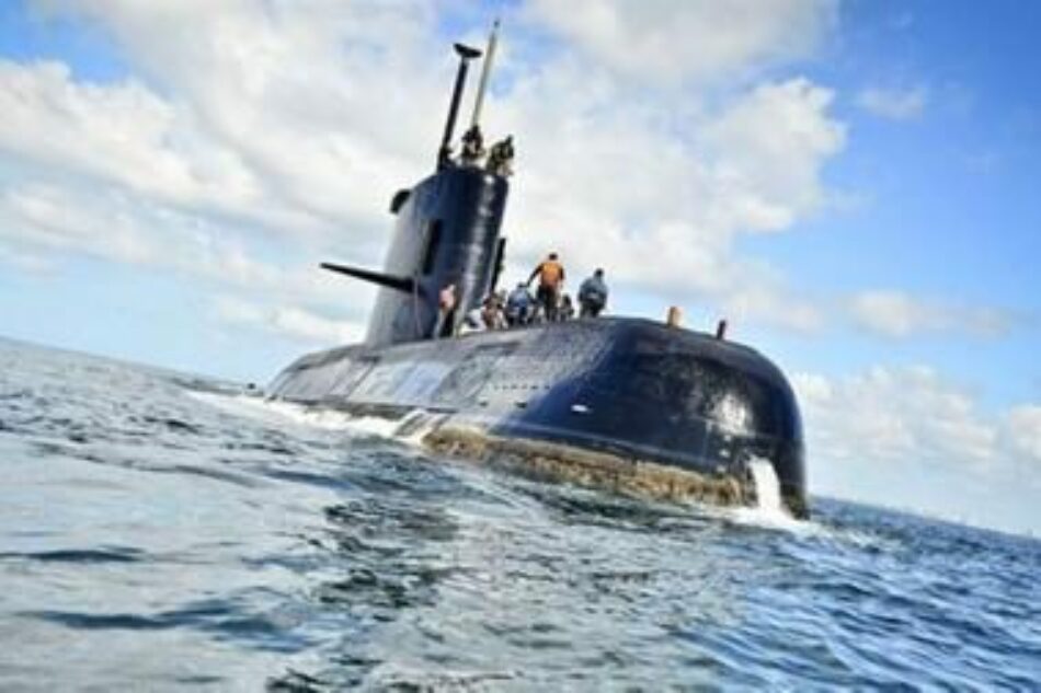 La Armada Real Británica y la Armada chilena habría hundido al submarino ARA San Juan