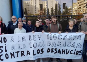 Activista de Stop Desahucios Granada 15 M reclama en los juzgados la devolución de una multa por la ley mordaza