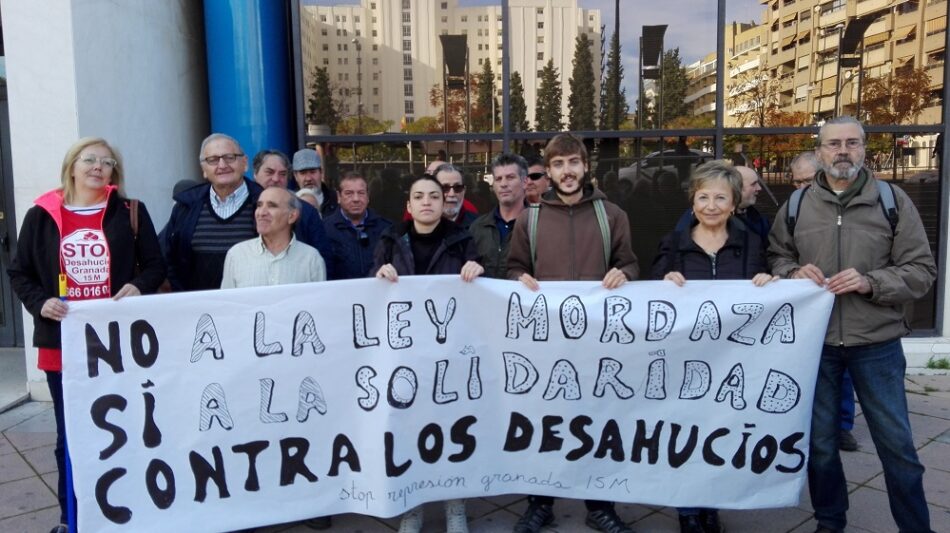Activista de Stop Desahucios Granada 15 M reclama en los juzgados la devolución de una multa por la ley mordaza